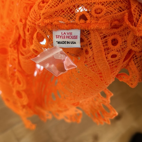 NWT 2023 La Vie SCALLOPED GUIPURE-LACE KAFTAN IN ORANGE - Picture 5 of 5